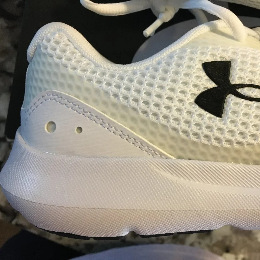 Under Armour Sz 8 Women's White Athletic Running Shoes Sneakers Mesh Surge 3 NEW